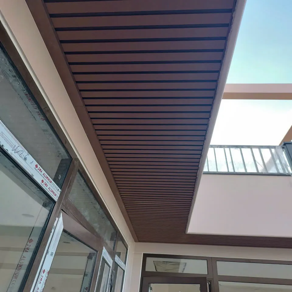 Ốp trần ngoài trời lam sóng