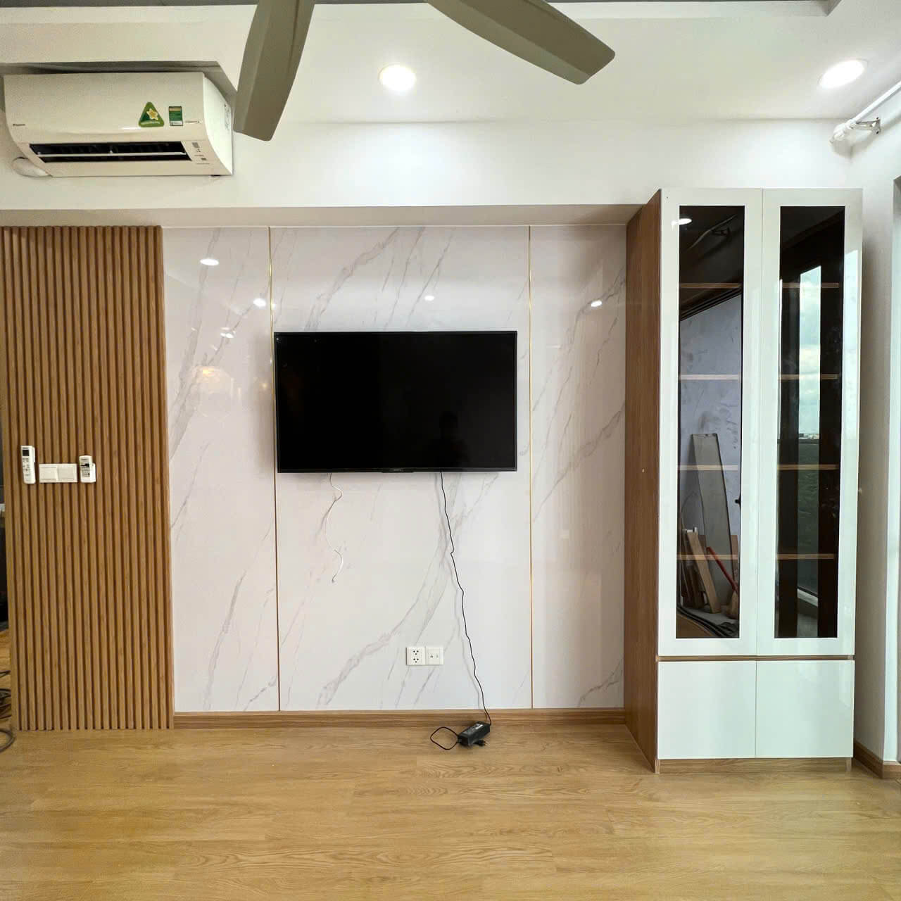 Thi công tấm nhựa ốp tường