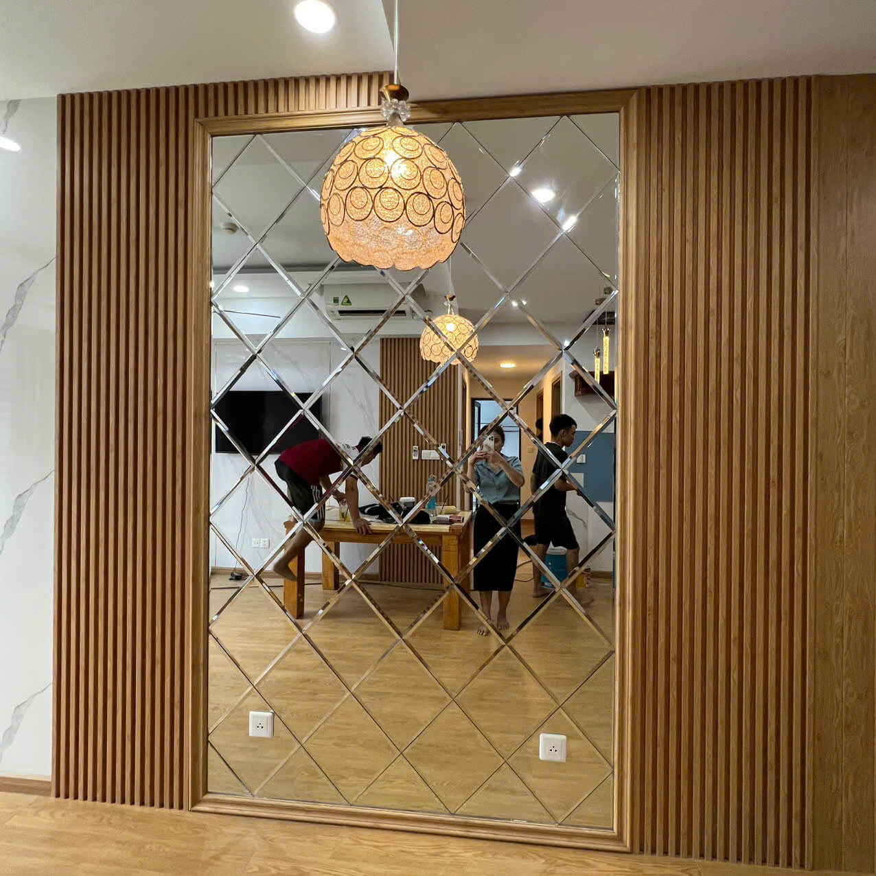 Thi công tấm nhựa ốp tường