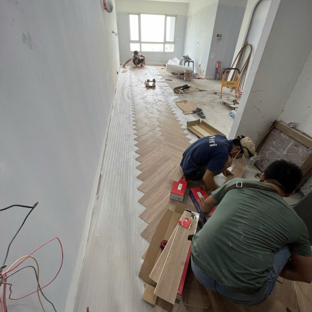 Thi công ốp sàn nhựa xương cá