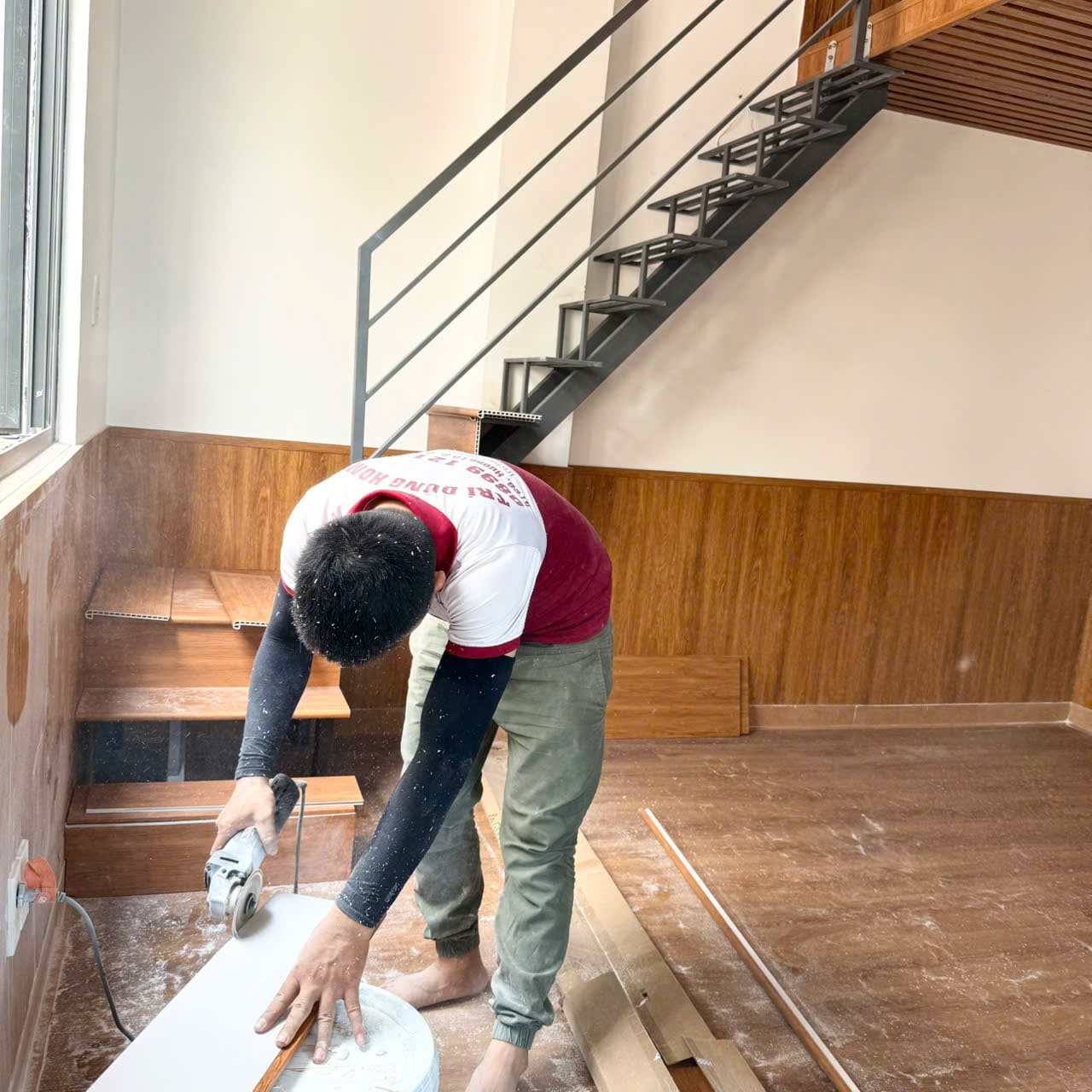 Tấm Nhựa Ốp Cầu Thang