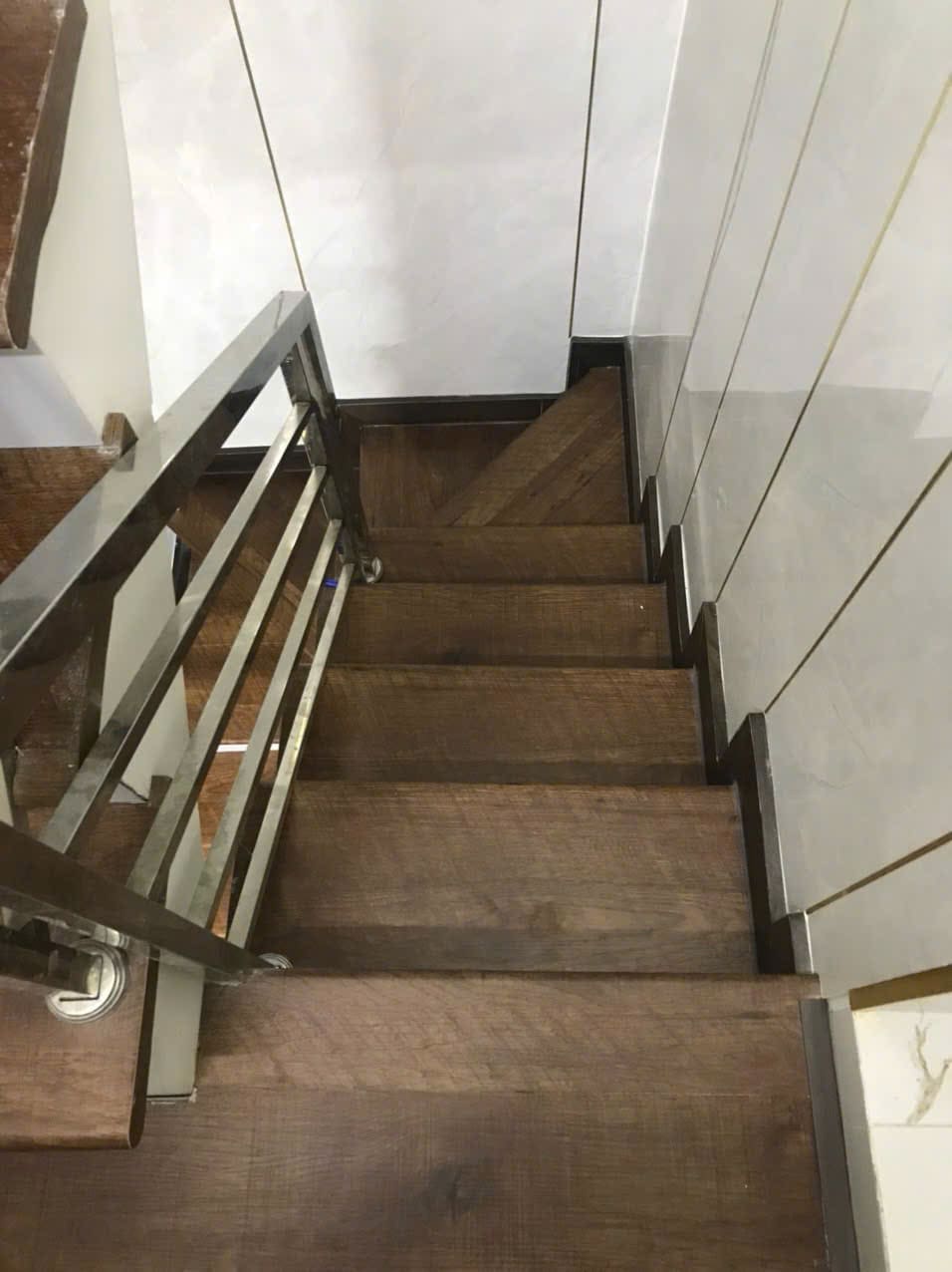 Tấm Nhựa Ốp Cầu Thang