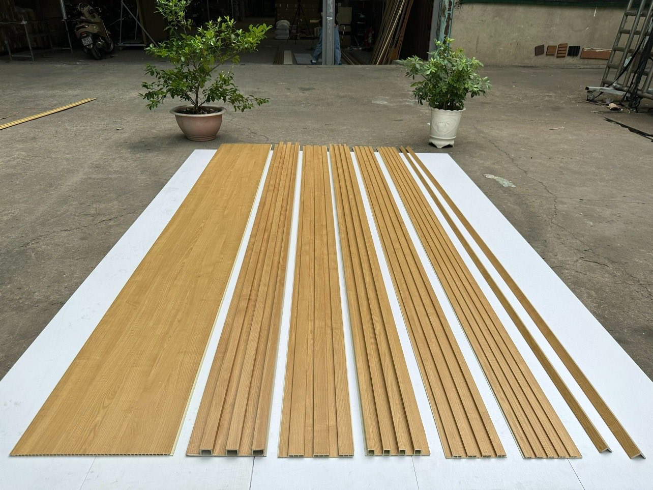 tấm nhựa ốp tường vân gỗ 