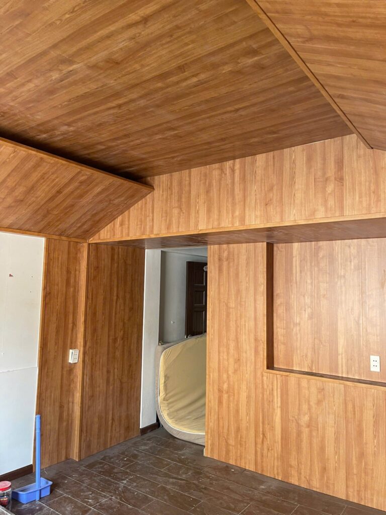 tấm nhựa ốp tường vân gỗ 