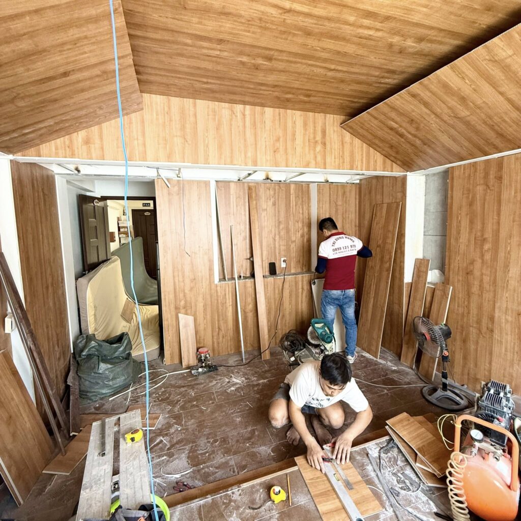 tấm nhựa ốp tường vân gỗ 