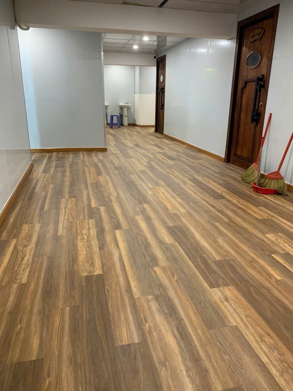 lam nhựa giả gỗ