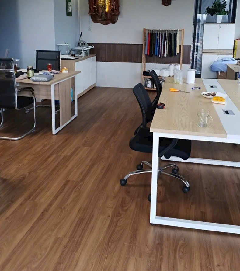 sàn nhựa giả gỗ có đế