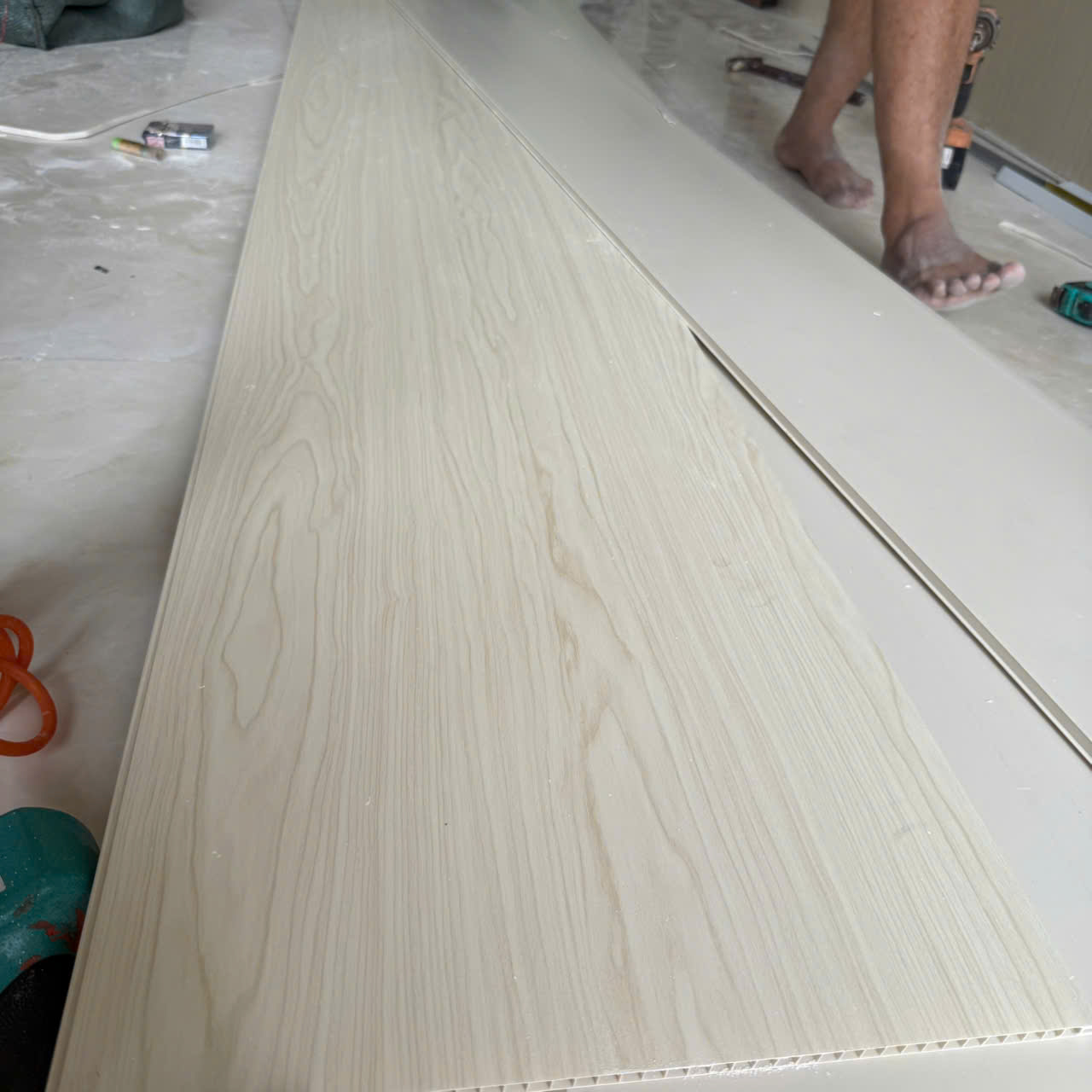 Nhựa giả gỗ ốp tường